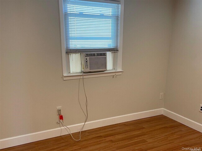 Building Photo - 109 E Main St