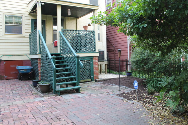 Building Photo - Quintessential Olde Towne living at its fi...