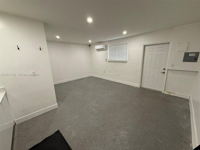 Building Photo - 4300 NW 3rd Ct