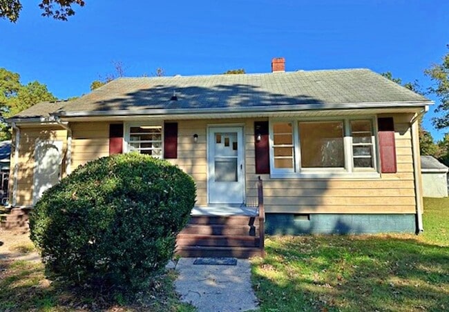 Building Photo - Cottage Rancher on Private Drive