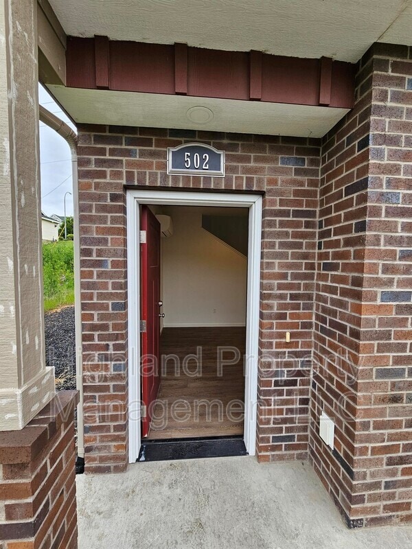 Building Photo - 502 NE Stadium Way