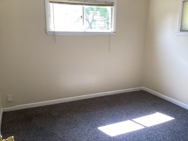 Building Photo - 7122-7124 W. Silver Spring Dr.