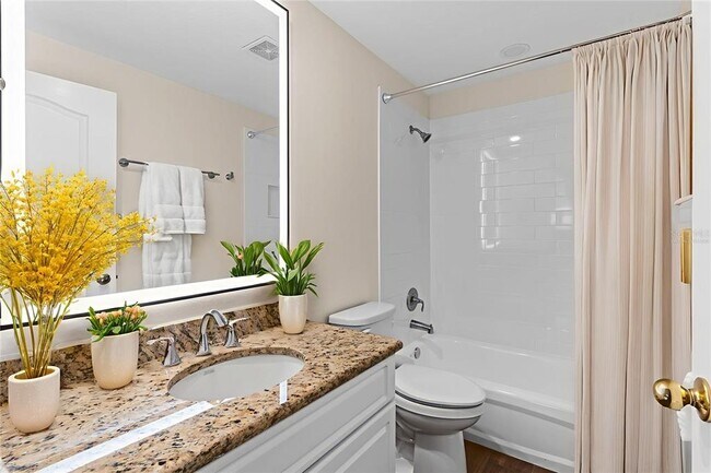 Building Photo - 10801 Sierra Vista Pl