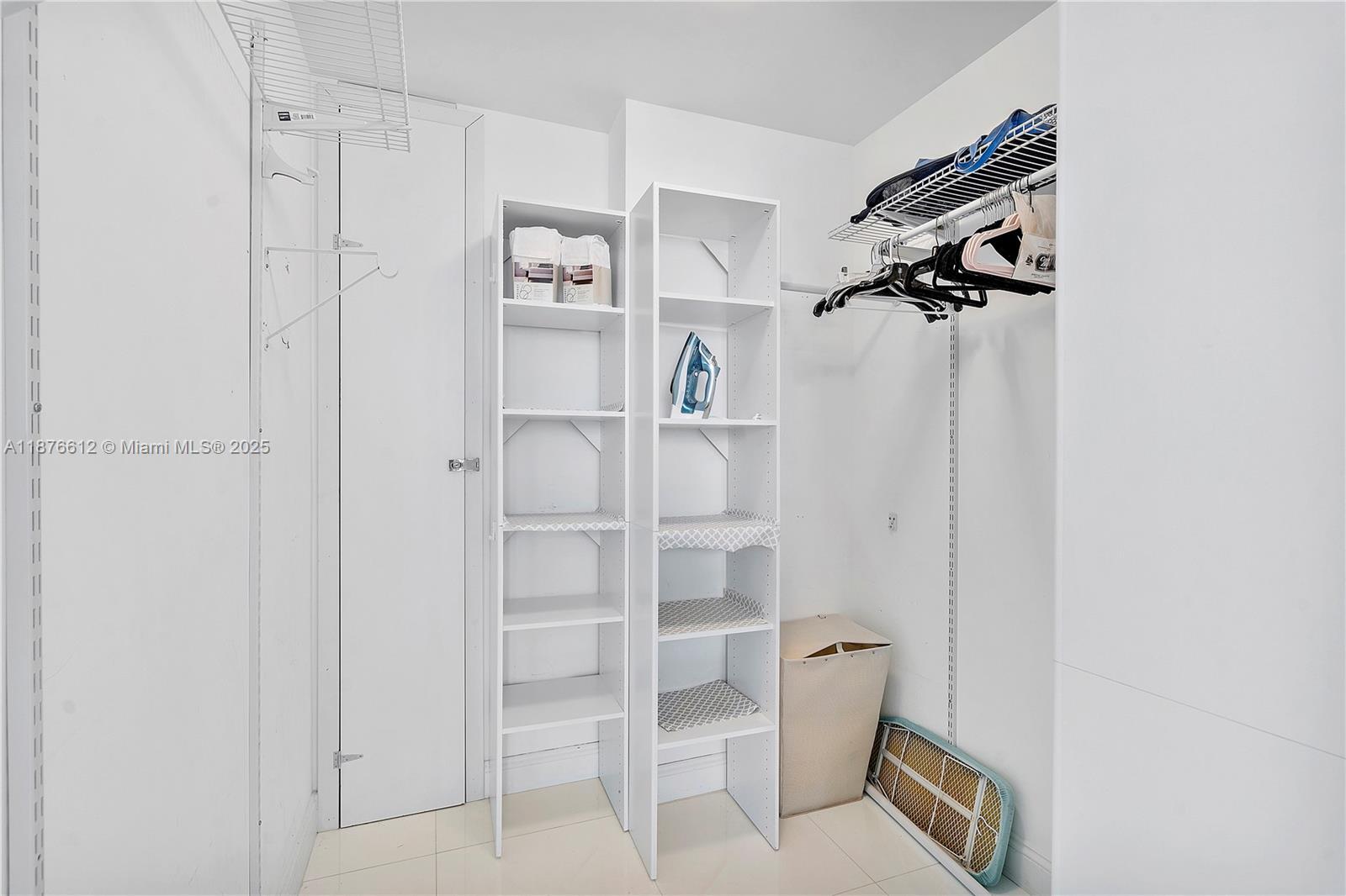 Building Photo - 15811 Collins Ave