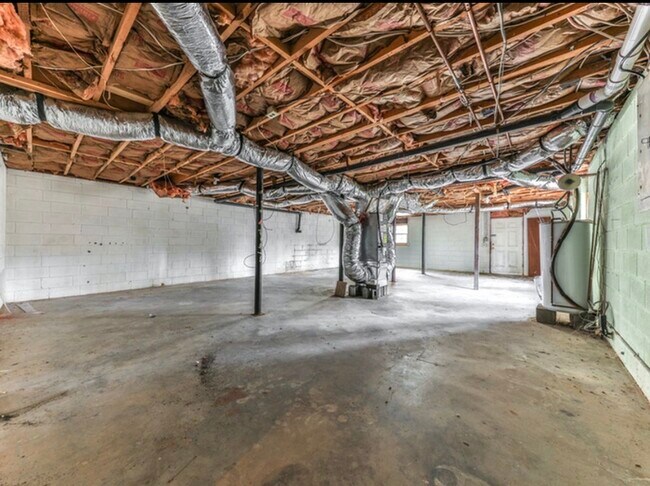 Building Photo - 214 Marty Ln