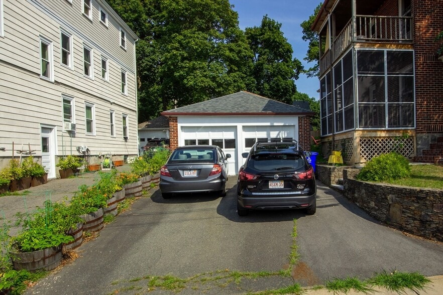 Building Photo - 62 Orchardhill Rd