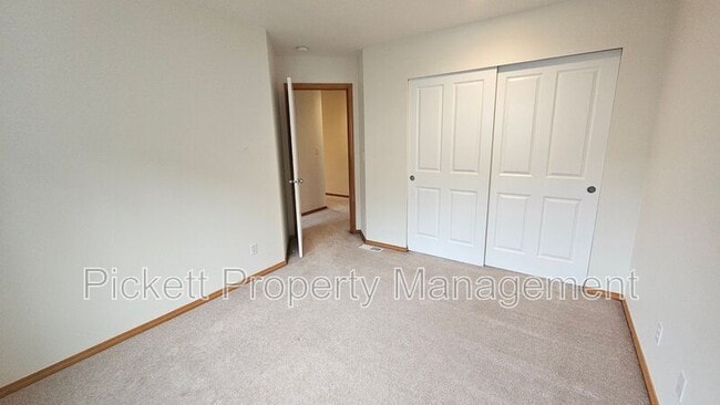 Building Photo - 7025 Stourbridge Pl NE