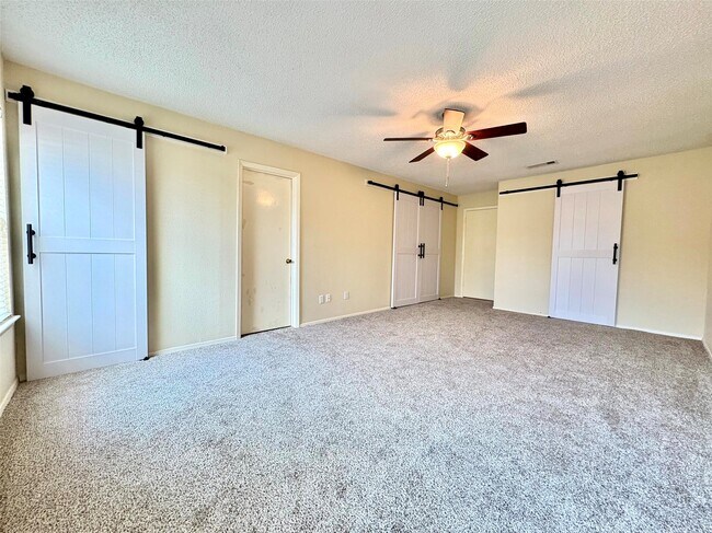 Building Photo - 11526 Village Pl Dr