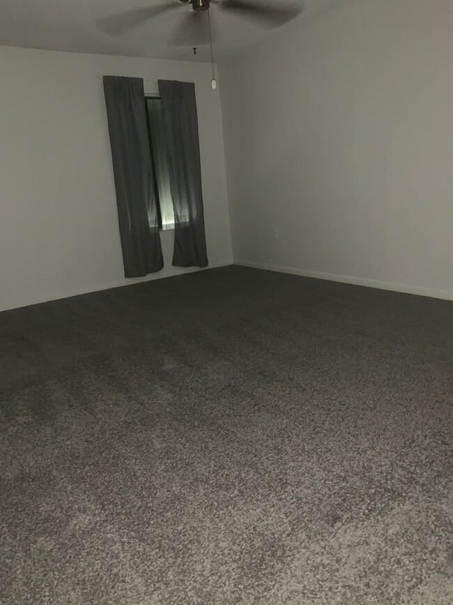 Building Photo - MIles Grant Condo 2/2 2nd floor    55+ com...