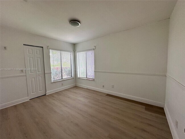 Building Photo - 547 Patio Village Way