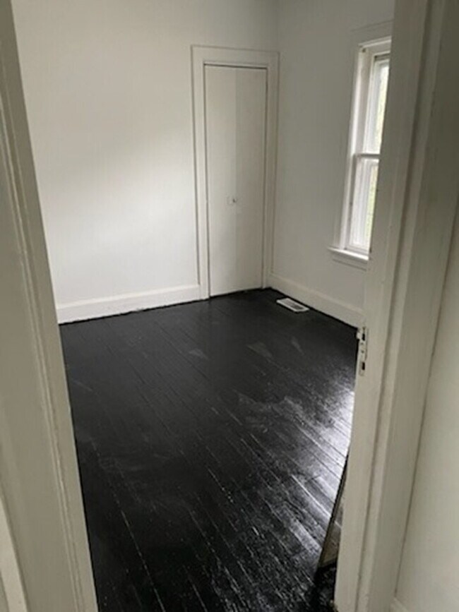 Building Photo - 1733 Kansas Ave