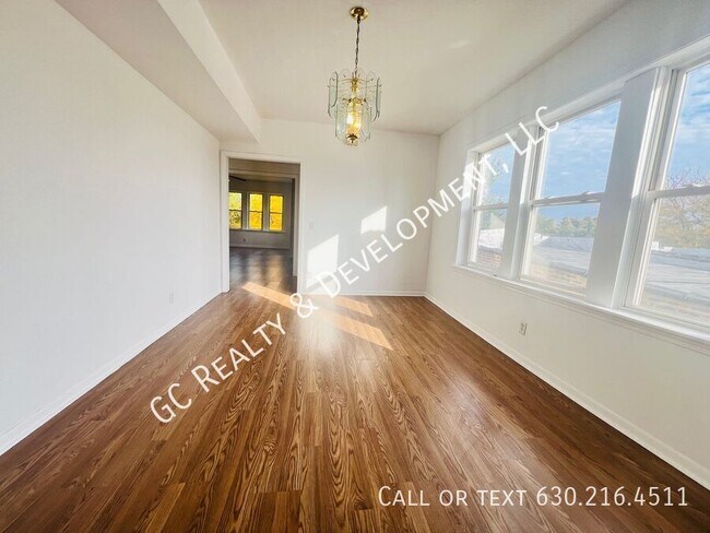 Building Photo - 6124 S Whipple St