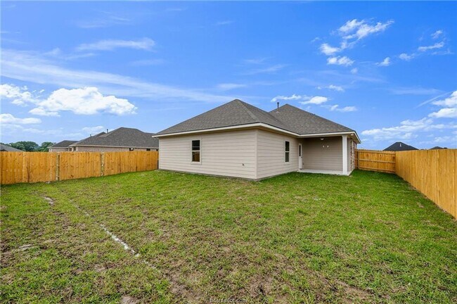 Building Photo - 4 Bedroom, 2 Bath in Dove Crossing Subdivi...