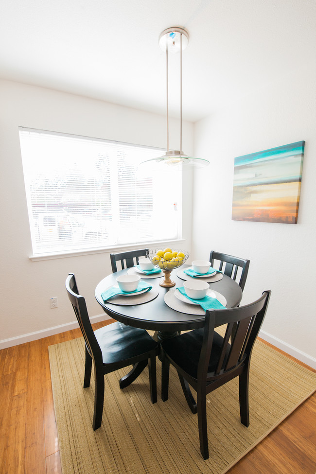 Dining - Acoma Court Apartments