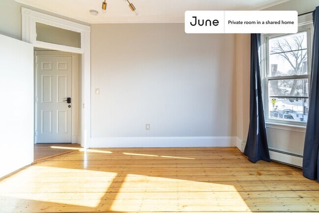 Building Photo - Room in Shared 4 bed/1 bath home