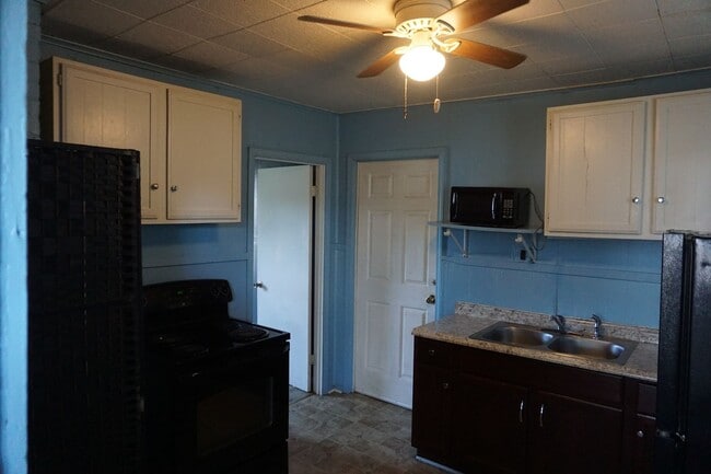 Building Photo - Comfortable One-Level Living in a Prime Location!