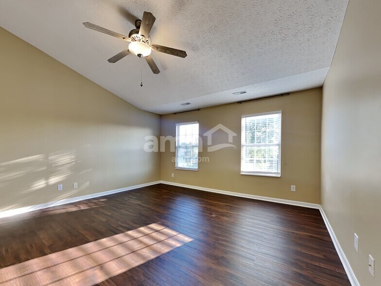 Building Photo - 755 Elm Tree Dr