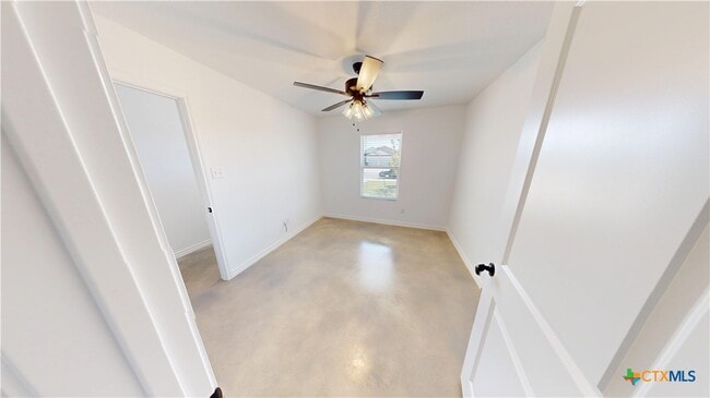 Building Photo - 905 Smoke Tree Ln