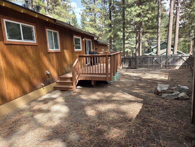 Building Photo - Two bedroom furnished home in a quiet area