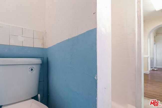 Building Photo - 256 W Florence Ave