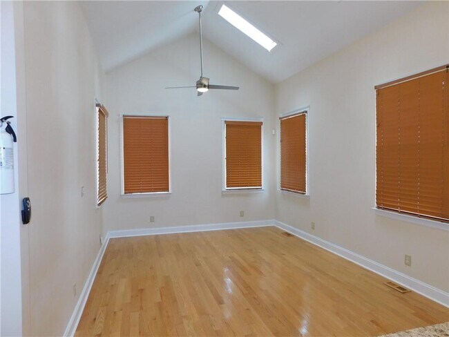 Building Photo - 675 Grady Pl SW