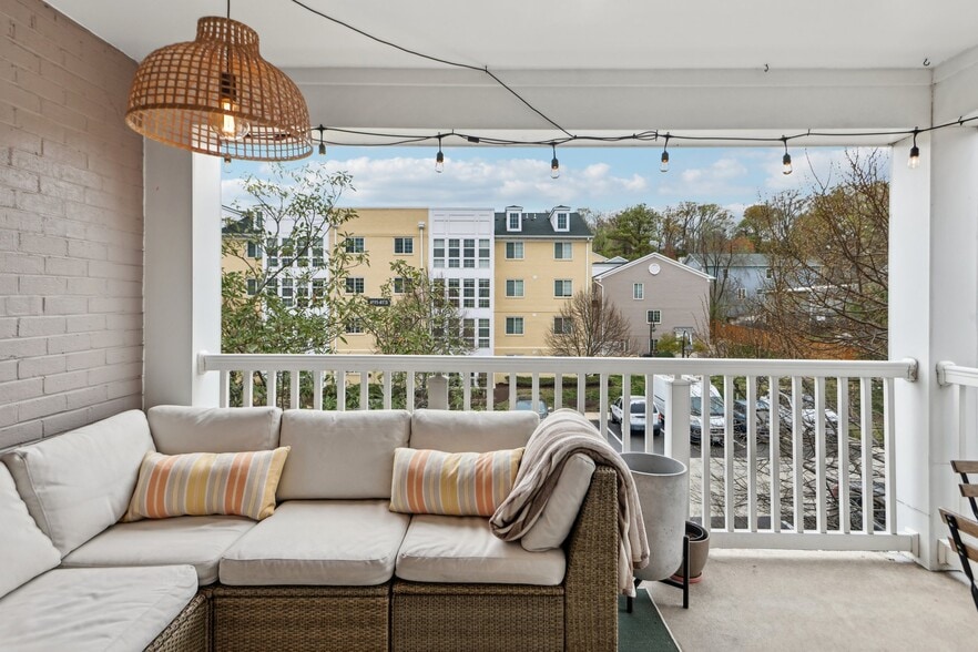 Building Photo - 4091 S Four Mile Run Dr