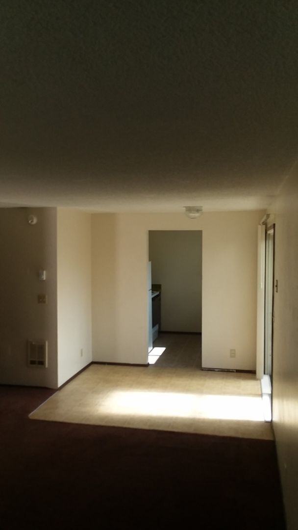 Building Photo - 461-463 S 49th Pl