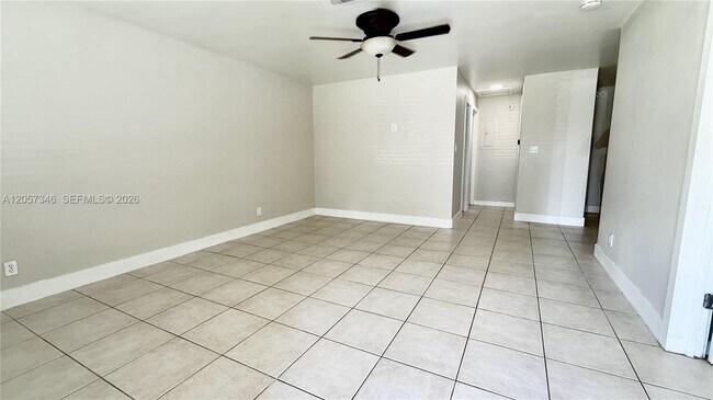 Building Photo - 320 Holloway Dr