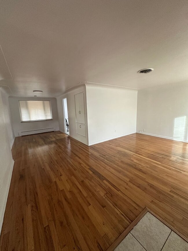 Building Photo - 4 bedroom 2 bathroom Sinlge Family House in metro Denver