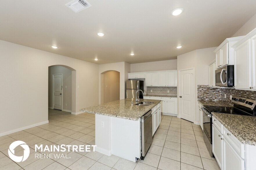 Building Photo - 9430 Smoke Tree Dr