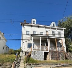 Building Photo - 4 Bedroom 1 Bathroom in Fineview!