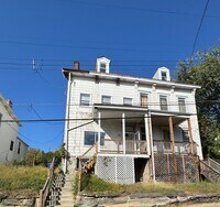 Building Photo - 4 Bedroom 1 Bathroom in Fineview!