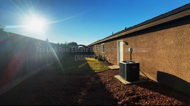 Building Photo - Newer home in desirable part of Visalia!!