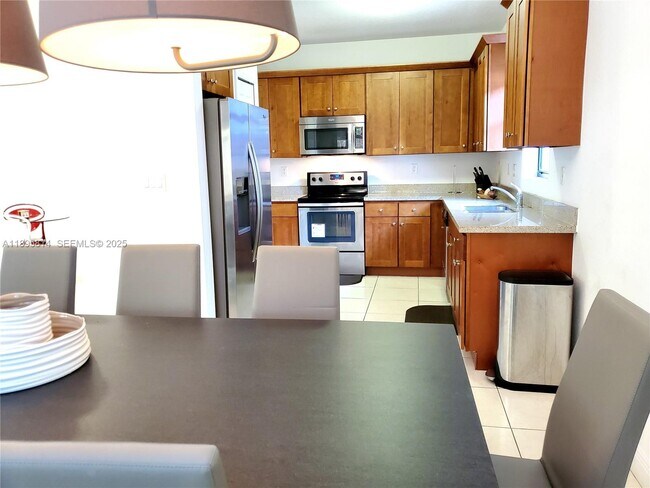 Building Photo - 9731 NW 10 Terrace