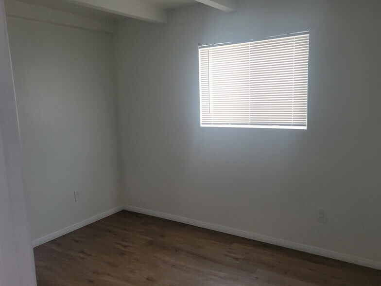 Building Photo - 4030 Ingraham St