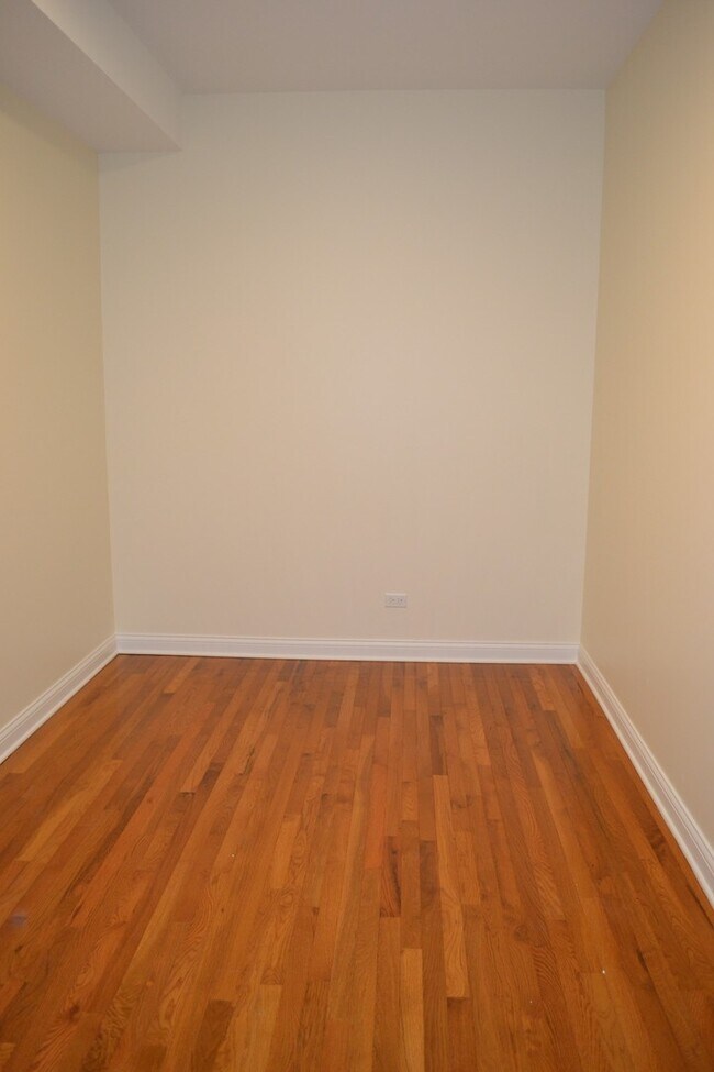 Building Photo - 4030 W Kamerling Ave