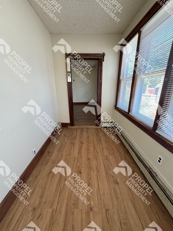 Building Photo - 994 Elm St