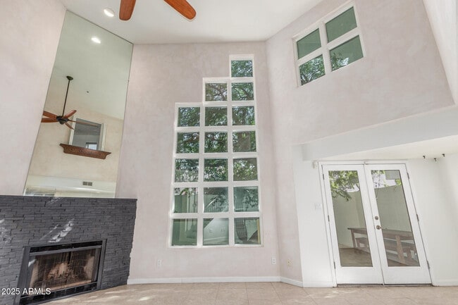 Building Photo - 21 W Pasadena Ave