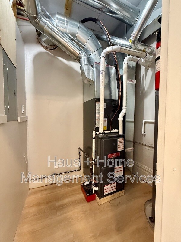 Building Photo - 906 Penn Ave