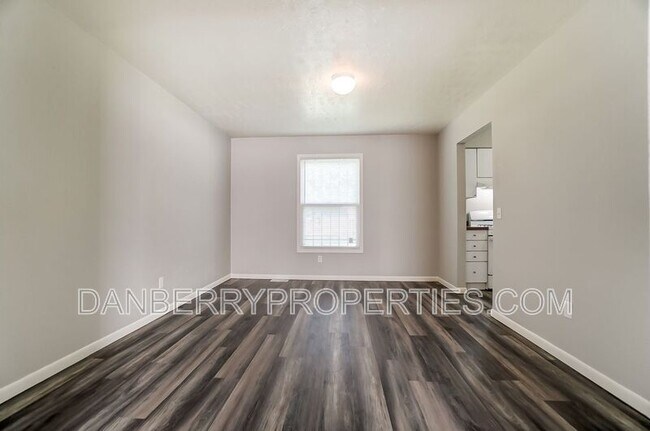 Building Photo - 1103 Searles Rd