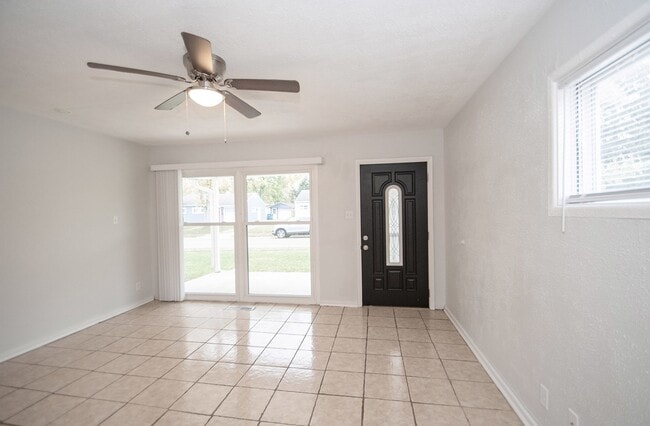 Building Photo - 4610 Karen Dr