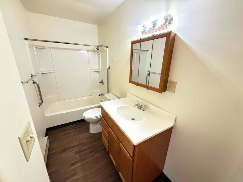 Building Photo - 302 15th St