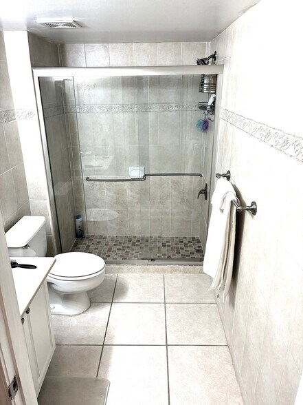 Building Photo - 1270 Wildwood Lakes Blvd
