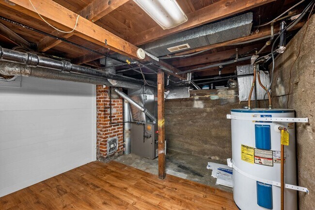 Building Photo - Charming Garland Area Home!