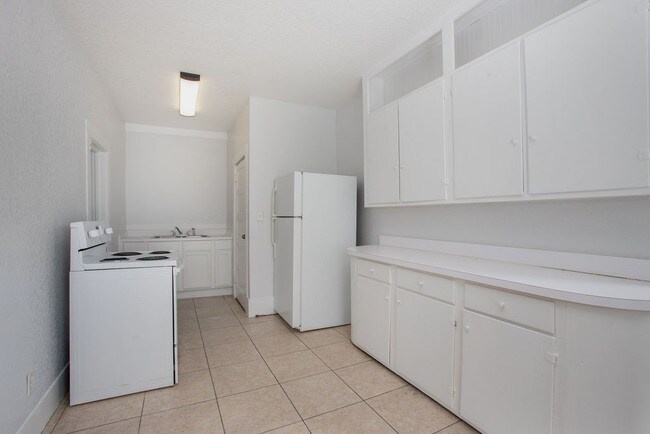 Building Photo - 1 Bedroom 1 Bath downtown