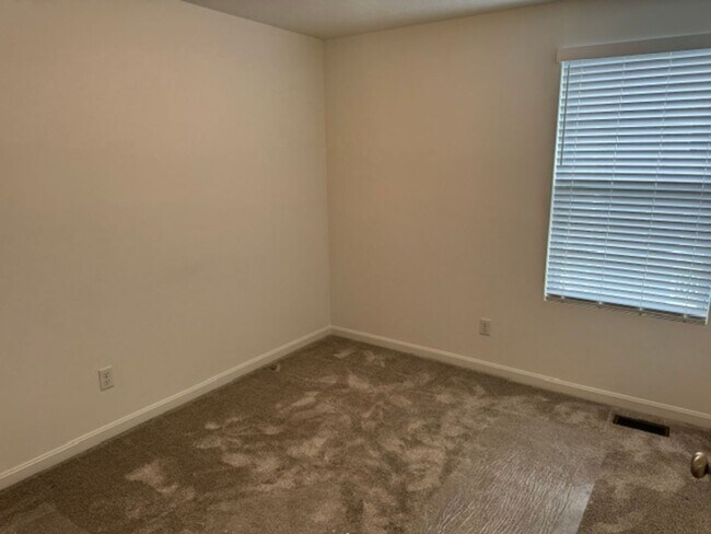Building Photo - 221 Faulk Dr