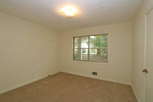 Building Photo - 4215 Fawn Ln SE
