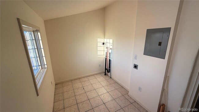 Building Photo - 1447 S Broadway