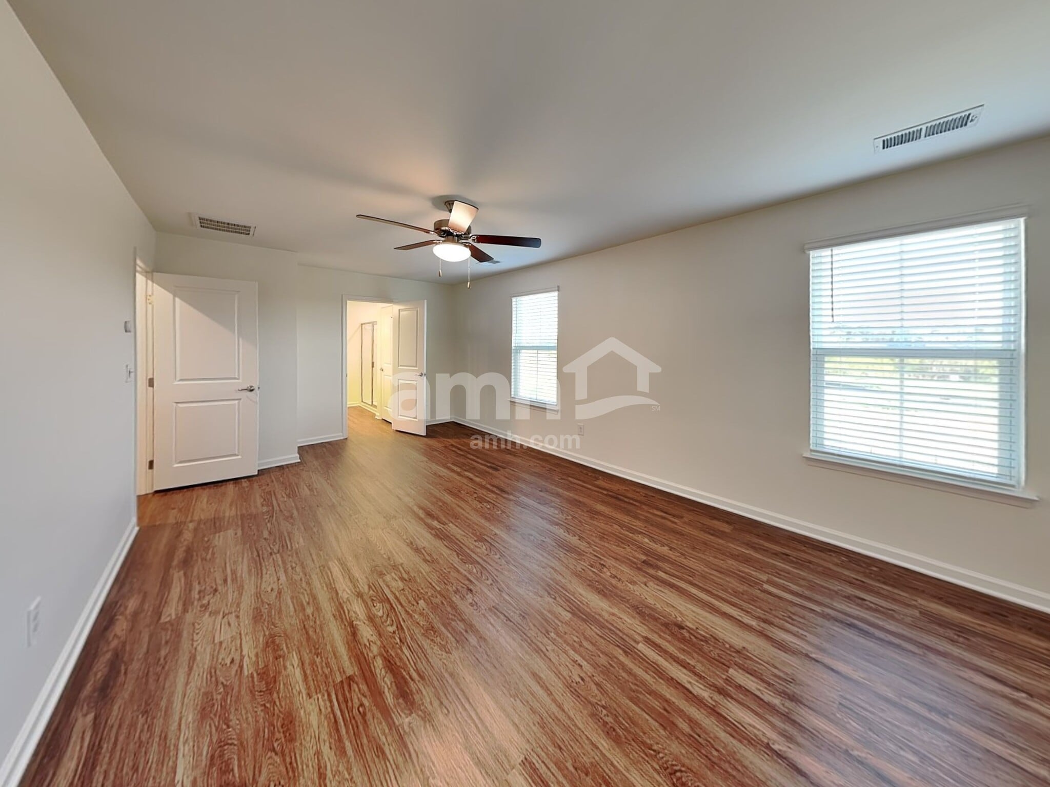 Building Photo - 548 Larragan Dr
