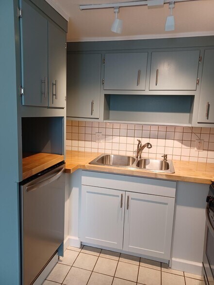 Kitchen - 95 Matilda Ter